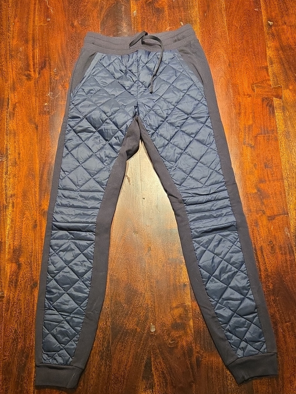 ALO Yoga Moto Puffer/Quilted Panel Joggers in Navy